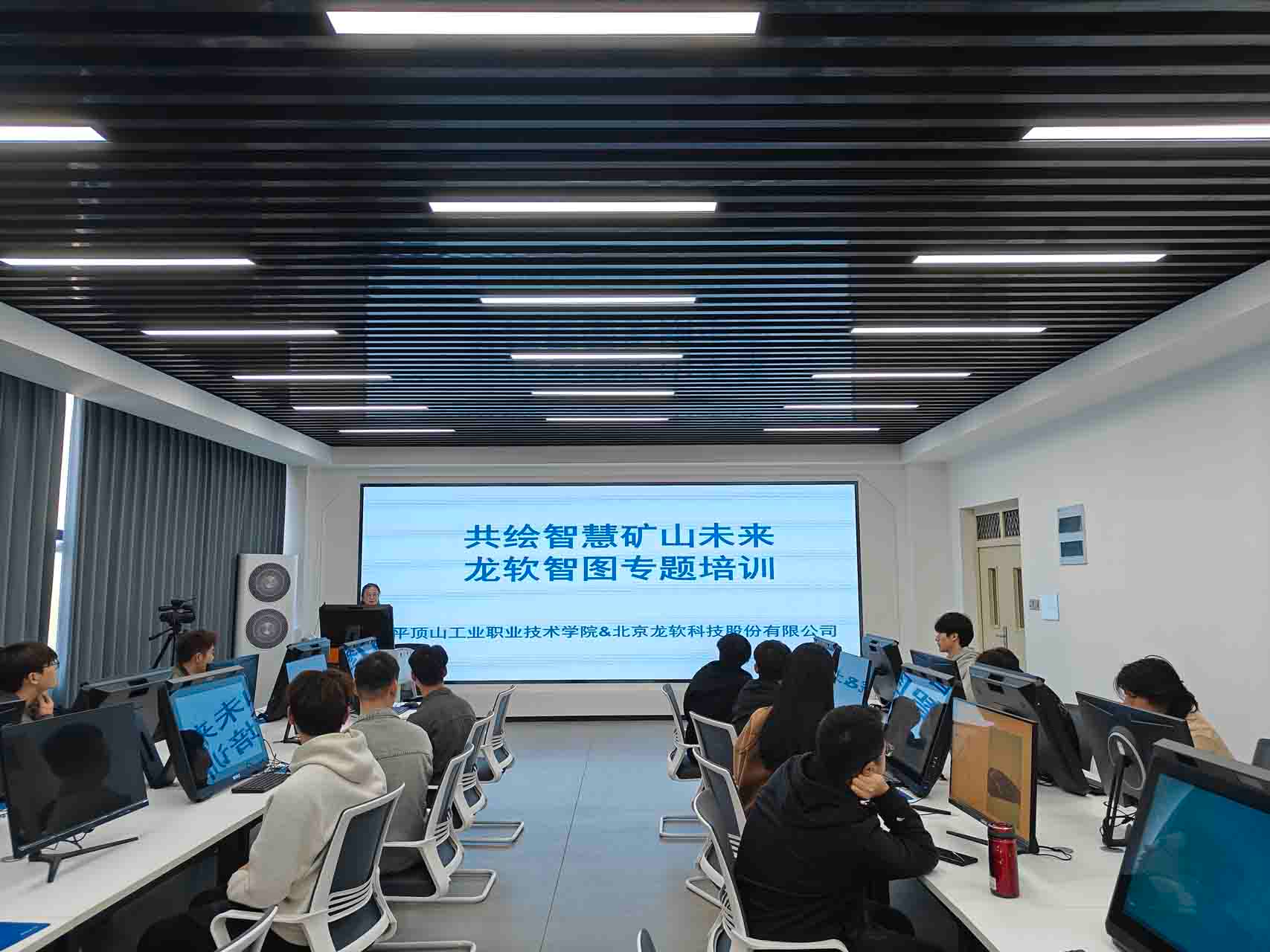 2024新澳门2024原料网1688